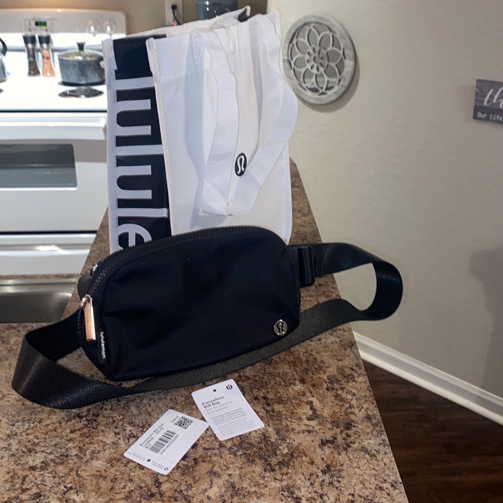 Lululemon Everywhere Belt Bag